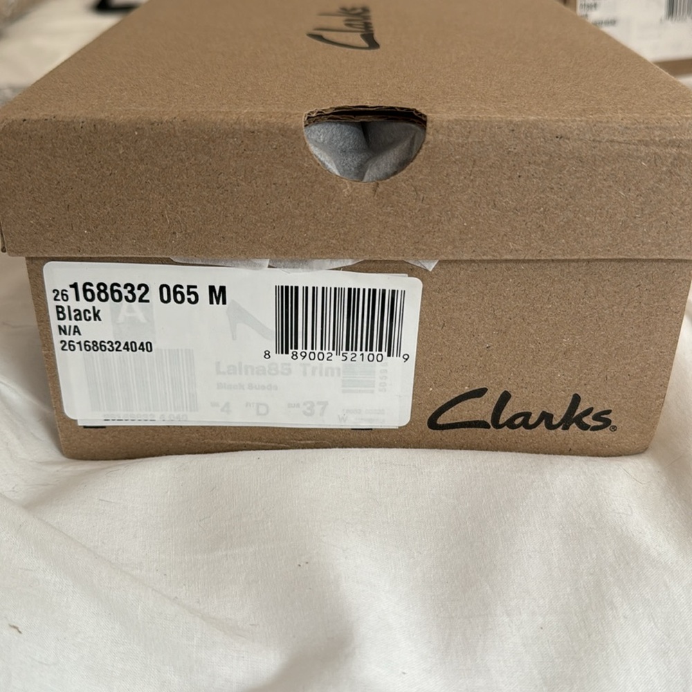 Clarks Black Suede Pumps - Picture 7 of 7
